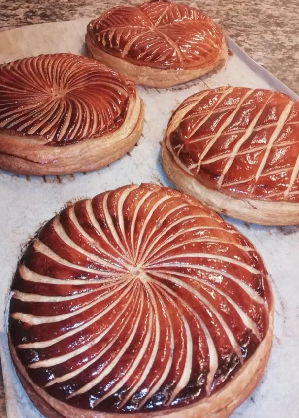Galettes des rois dorées Urban Bakery, décor rosace et losanges